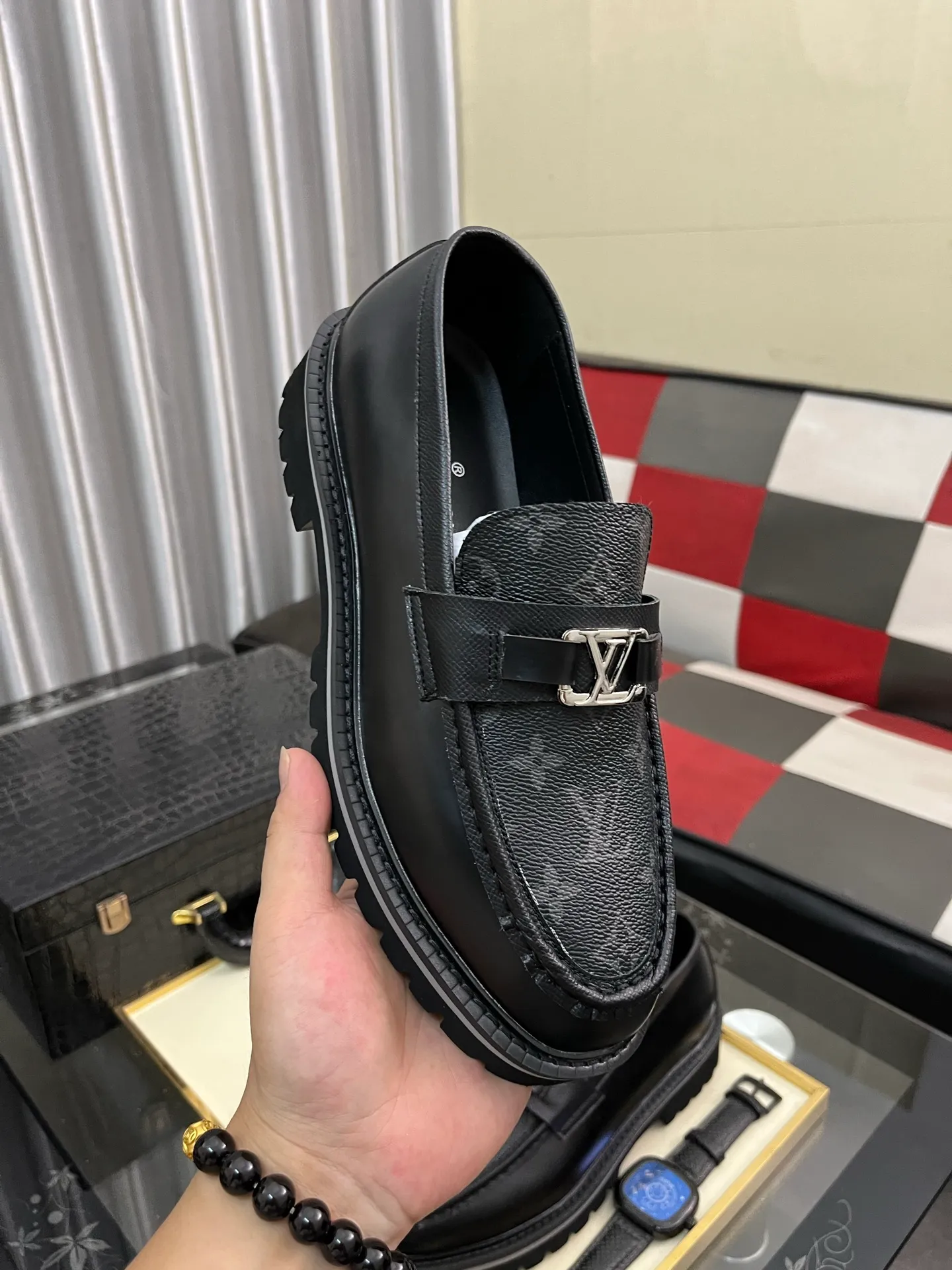 Men's shoes💰458⌚️⌚️[Louis Vuitton (LV)] High-end business formal leather shoes🍀luxurious and elegant style, paying equal attention to practicality and style, professional focus on details and quality, counter original 1⃣️: 1⃣️super accurate reproduction👍🏻! Material: The upper is made of imported original calfskin➕imported Italian cowhide leather. Original anti-slip and wear-resistant outsole! Code number: 38--443️⃣Colors available